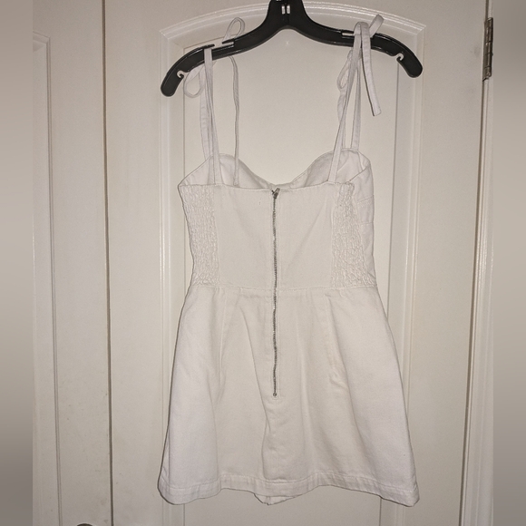 21. NWOT AMANDA UPRICHARD TAYLOR DENIM ROMPER - Picture 5 of 6